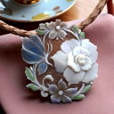 カメオブローチ&ネックレス 美しいお花のカメオ エナメル付 ロマーノ作 SV裏板枠 お花の彫刻 レザーネックレス付 カメオ アクセサリー 高級 ギフト お誕生日...