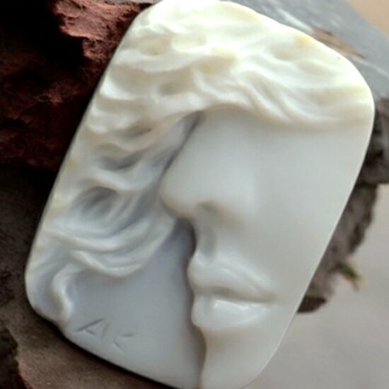 カメオルース アニエスカ氏のカメオ シェルカメオ イタリア製 デザイナーズ ペンダントやチョーカーに枠製作 承ります。 カメオ アクセサリー 高級 ギフト お誕...