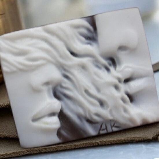 カメオルース アニエスカ氏のカメオ シェルカメオ イタリア製 デザイナーズ ペンダントやチョーカーに枠製作 承ります。 カメオ アクセサリー 高級 ギフト お誕...