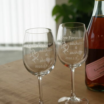 【名入れ無料】ご結婚祝いにペアワイングラスの贈物をお友達のウエディングにプレゼントしてみませんか。【ワイングラス ツインハート柄 オーバル型】【楽ギフ_名入れ】