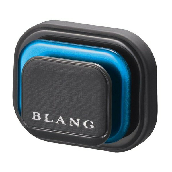 品名 BLANG AIR LAYER AQUA SHOWER カラー ブルー(BLUE) 製品重量 15g 製品サイズ H35×W45×D40(mm) パッケージ重量 38g パッケージサイズ H178×W75×D50(mm) 360°香り広がる、拡散構造のエアコン吹出口取付タイプの芳香剤 風が横に広がるから前席でしっかり香る、エアコン吹出口取付タイプの芳香剤 レイヤー構造を採用した、エアコン吹出口取付タイプ芳香剤。 風を拡散させる三層構造設計により香りが広がり、包み込まれるような香り心地を体感できます。 車内に芳香剤を置くスペースがない方にもおすすめの置き場所に困らないエアコン吹出口取付タイプです。 アクアシャワーの香り 瑞々しいシトラスフルーティと、透明感あるシア―フローラル、力強さの中に優しさを感じさせるウッディ、アンバーが織り成す心地よいハーモニー。 解放感溢れるアクアティックな香りです。 【TOP NOTE】 　マリン、オレンジ、カシス、アップル 【MIDDLE NOTE】　ラズベリー、ヴァーベナ、ホワイトローズ 【LAST NOTE】　バニラ、サンダルウッド、アンバー商品説明商品・パッケージは予告なく仕様変更する場合があります。