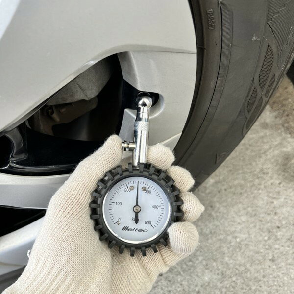 タイヤゲージ 車 タイヤ 空気圧 計測器 減圧機能 500KPaまで計測 大自工業 タイヤ...