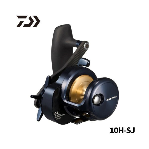 近海ジギングベイトシリーズにコンパクトかつ堅牢な新サイズが登場!大型青物や根魚、中深海などの過酷なオフショアジギングシーンに対応するため、SALTIGA 10はとにかくコンパクトで堅牢なジギングリールに仕上げることを目指した。基本性能はHYPERDRIVE DESIGNで磨きをかけ、過酷な近海ジギングシーンを網羅する。今回のSALTIGA 10はPE1.5号-650m/3号-300mのラインキャパを持ちながら、大幅なコンパクト化に成功。さらにギアサイズは15シリーズと同サイズで、最大ドラグ力はギア比6.3で11キロ(ギア比7.1：9キロ)をマーク。パーミングしても疲れにくいサイズでありながら、強引にターゲットをねじ伏せることが可能。商品説明近海ジギングベイトシリーズにコンパクトかつ堅牢な新サイズが登場!大型青物や根魚、中深海などの過酷なオフショアジギングシーンに対応するため、SALTIGA 10はとにかくコンパクトで堅牢なジギングリールに仕上げることを目指した。基本性能はHYPERDRIVE DESIGNで磨きをかけ、過酷な近海ジギングシーンを網羅する。今回のSALTIGA 10はPE1.5号-650m/3号-300mのラインキャパを持ちながら、大幅なコンパクト化に成功。さらにギアサイズは15シリーズと同サイズで、最大ドラグ力はギア比6.3で11キロ(ギア比7.1：9キロ)をマーク。パーミングしても疲れにくいサイズでありながら、強引にターゲットをねじ伏せることが可能。※糸巻量は目安であり、メーカー・アイテム・テンションにより異なります。※巻き取り長さはハンドル1回転あたりの長さです。サイズ： 10H-SJソルト対応/淡水専用： ソルト対応ギヤ比： 7.1自重： 465gベアリング数(本体)： 8ベアリング数(ローラー部)： 1ドラグ力： 最大 9kg巻き手： 右専用糸巻量1： PE(号-m)1.5-650/2-500/3-300巻上長： 107cm/ハンドル1回転スプール寸法： 幅 29mm / 径48mmハンドル長さ： (アーム) 85-95mmカスタムパーツ対応： ハンドルノブLサイズ交換可ハンドルノブ仕様： TSP付属品： 取扱説明書2枚(日本語取説/4ヶ国語取説)、パーツリスト(英語/仏語)、アンケート登録ID番号カード、スプール交換用レンチ(T8)、リールバッグ(スウェード調)、スタンドカバー(リールやロッドへの傷つき防止、および様々なリールシートへの相性を合わせるためガタ付き防止を目的としています。)JANコード：4550133492525メーカー名：ダイワ商品名：Daiwa 25 ソルティガ 10H-SJ 右ハンドル 2026年追加モデル※ 商品・パッケージは予告なく仕様変更する場合があります。※ 掲載画像はすべてイメージです。予告なく変更する場合があります。