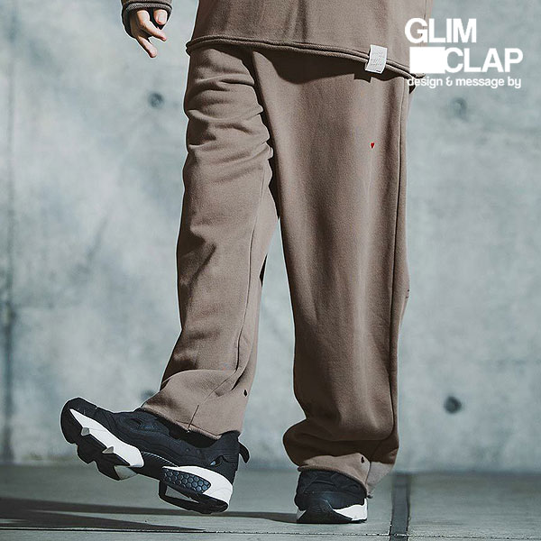 2025 秋冬 2nd 先行予約 10月中旬～下旬入荷予定 GLIMCLAP グリムクラップ Card Stitch Emblem Sweatpants メンズ パンツ 送料無料 キャンセル不可