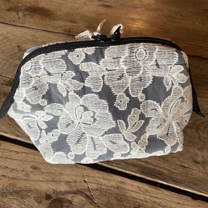 12/4(木)20時から【704円OFF】 レース ポーチ レース布 レース生地 幅15センチ レース刺繍 オーガンジー刺繍 Clever クレヴァー A5 ボックスポーチ ホワイトオーガンジー 黒布 ヨーロピアン おしゃれ エレガント アンティーク クラシック かわいい