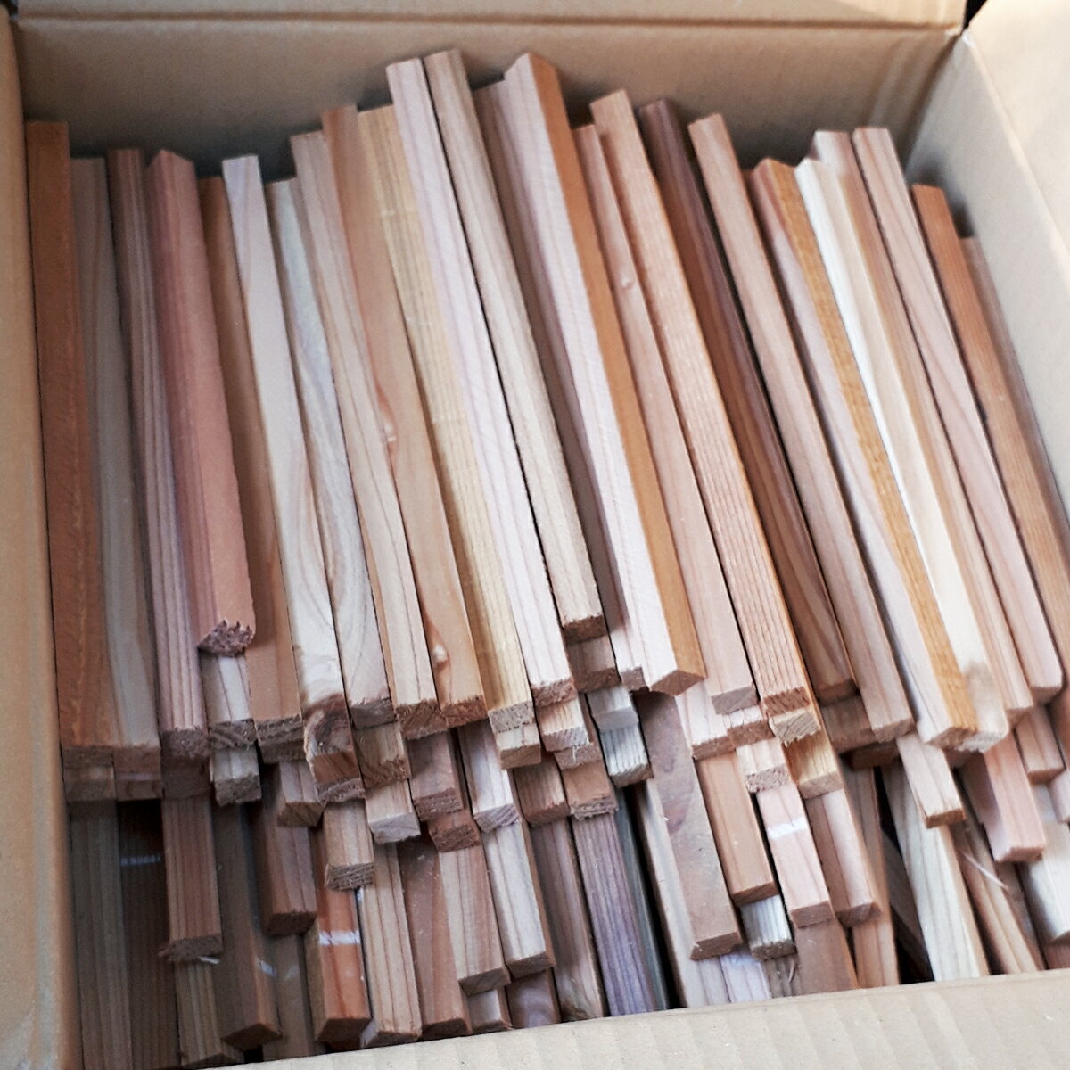 端切れ 木材セット はしっこボックス・スティック 角棒材約350本入 【 工作素材 DIY 木工 木材 】