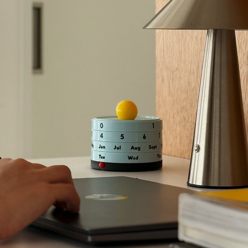 カラーボール 回転式 卓上 万年カレンダー 【ART OF BLACK】