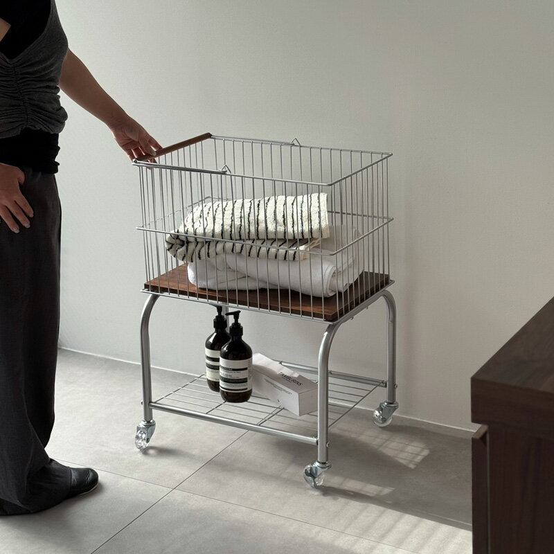 ウッドハンドル スチールフレーム キャスター付きランドリーバスケット【ART OF BLACK】