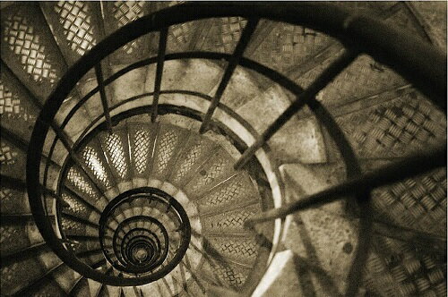 SPIRAL STAIRCASE IN ARC DE TRIOMPHE(304×457mm) -おしゃれインテリアに-（余白カット済ポスター）