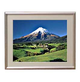 油絵 絵画 直筆仕上げ 新緑、富士山 アートフレーム：色シルバー サイズ 額入りS 310×260mm 【布キャンバス・額表面保護板】 油彩 風景画 オリジナルインテリア絵画 風水画 絵画 販売 インテリア 油絵 油彩 壁掛け 複製画 風景画 ゴッホ モネ ルノワール その他 静物画 肖像画 アート プレゼント 開業祝い 退職祝い 新築祝い 玄関 リビングアート 風水 縁起 フレーム 贈り物新緑、富士山