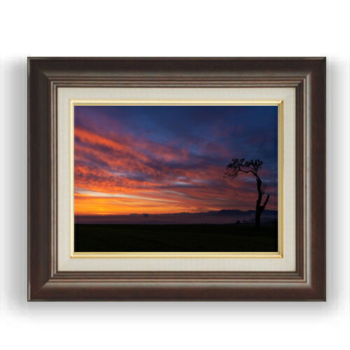 額縁外寸サイズ ---------------------------------------------- ゴールドC/シルバーC 481×391mm ブラウンB 461×370mm ベーシック 479×389mm クラシックゴールド/クラシックシルバー 475×385mm ---------------------------------------------- 付属品：吊り紐、吊り金具（額側）、表面ガラス板 ※一部在庫商品は早期出荷可能の場合がございます。 お急ぎに際は別途Eメールにてお問い合わせください。 お問い合わせメールアドレス 　shopmaster@artrest.jp 留意事項 ・ラッピング包装希望の場合は次々画面注文備考欄に記載ください。 ・直筆仕上げ商品のため色彩が若干異なる場合がございますので 予めご了承くださいませ。 絵画 販売 インテリア 油絵 油彩 壁掛け 複製画 風景画 ゴッホ モネ ルノワール その他 静物画 肖像画 アート プレゼント 開業祝い 退職祝い 新築祝い 玄関 リビングアート 風水 縁起 フレーム 贈り物残光-クレーブランドの風景-