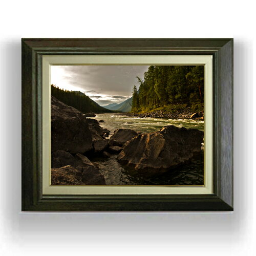 絵自体（キャンバス）の大きさ　410×318mm 【お届け日数】 ご注文日から　8-12日以内　に到着いたします。 ※一部在庫商品は早期出荷可能の場合がございます。 お急ぎに際は別途Eメールにてお問い合わせください。 お問い合わせメールアドレス 　shopmaster@artrest.jp 【留意事項】 ※注文個数によりお届け日が変わることがあります。 ※直筆仕上げ商品のため色彩が若干異なる場合がございますので 予めご了承くださいませ。 絵画 販売 インテリア 油絵 油彩 壁掛け 複製画 風景画 ゴッホ モネ ルノワール その他 静物画 肖像画 アート プレゼント 開業祝い 退職祝い 新築祝い 玄関 リビングアート 風水 縁起 フレーム 贈り物シャークルリバーの川辺