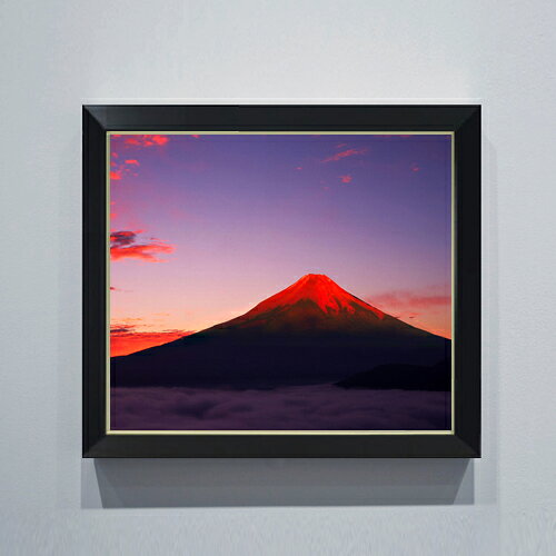 額縁外寸サイズ ---------------------------------------------- ブラックA/ホワイトA 560×485mm ブラックB/ホワイトB 596×521mm クラシックゴールド/クラシックシルバー 664×589mm ---------------------------------------------- 絵自体（キャンバス）の大きさ　530×455mm 付属品：吊り紐、吊り金具（額側）、表面透明アクリル板 ※一部在庫商品は早期出荷可能の場合がございます。 お急ぎに際は別途Eメールにてお問い合わせください。 お問い合わせメールアドレス 　shopmaster@artrest.jp 留意事項 ・ラッピング包装希望の場合は次々画面注文備考欄に記載ください。 ・直筆仕上げ商品のため色彩が若干異なる場合がございますので 予めご了承くださいませ。 絵画 販売 インテリア 油絵 油彩 壁掛け 複製画 風景画 アート プレゼント 開業祝い 退職祝い 新築祝い 玄関 リビングアート 風水 縁起 フレーム 贈り物赤富士(1)