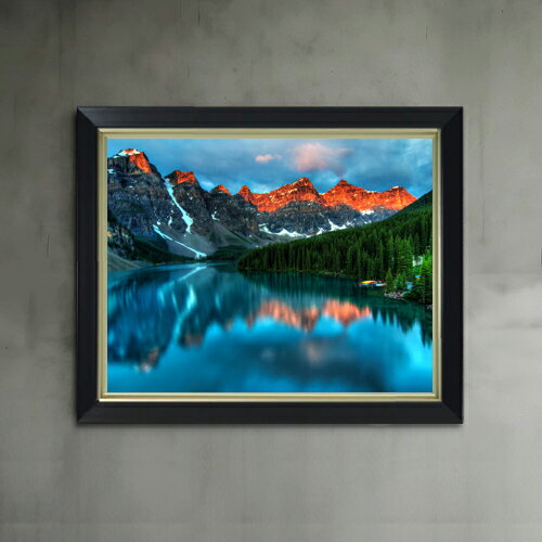 Rakuten - 【油絵 直筆仕上げ】アルバータ、美しき湖畔 F6サイズ 額入り 【アップグレードフレーム】 油彩 風景画 オリジナルインテリア絵画 風水画 476×384mm 複製画 送料無料 プレゼント ギフト 開店祝い 開業祝い 退職祝い 新築祝い リビング 玄関