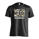 ハンドボール Tシャツ 半袖 メンズ ジュニア 練習着 ドライ 名入れ・文字入れ無料 「ミリタリー風 Handball」 アートワークスコウベ 【送料無料】ネーム入れ無料!! ロゴ下の競技名を好きな文字に変更できます。独自デザインとプリントのクオリティにこだわったアートワークスコウベのオリジナルウェアです。当店で販売しているスポーツウェアには英数字20文字以内で好きな文字を入れることができます。チーム名を入れて、皆で揃えるもよし、個人の名前を入れるのもよし。お好きな文字を入れましょう！前面デザイン背面デザインカラーバリエーション【ブランド】ARTWORKS-KOBE (アートワークスコウベ)【生地について】4.7オンス プレミアムドライTシャツ素材：ポリエステル100%※ お客様のモニター環境によって、実際の商品と色合いが異なる場合がございます【プリント内容】HBHANDBALL【こんなスポーツにオススメ】- HANDBALL (ハンドボール、ハンド)【お届け予定日】この商品は受注生産のため、ご注文から3-5営業日ほどで発送いたします。【サイズ表】お客さまが普段着用されているウェアを測って比較するとサイズ感がよくわかるのでオススメです。体型やお好みの着こなしに合わせてお選びください。(単位: cm)身丈身幅肩幅袖丈130cm52383516140cm56403717150cm59423918160cm62454119S65484320M68514521L71544722XL74574923XXL77605225XXXL80645627【サイズ別の着用イメージ】【ラッピングオプション】(+440円)特別なギフト、プレゼント用に！プレゼントの定番ラッピングといえばコレ！ サプライズやワクワク感を演出できる人気のリボン付きギフトバッグです。落ち着いたマット調のカラーを採用し、さわるとしっとりした質感で高級感があり、厚手のポリエチレン二重構造なのでとても丈夫です。一緒にご購入いただくと、ウェアをラッピングしてお届け！ウェアと一緒に注文いただくと、ギフトバッグに1つにまとめてラッピングした状態でお届けします。ギフトバッグならリボンをほどくだけでカンタンに商品を取り出せるので、プレゼント前にご自身で商品の確認をできるのでオススメです。【ギフトラッピング】リボン付きギフトバッグ レッド 1包装【ラッピングサービス】(+440円) はコチラ &#8811;