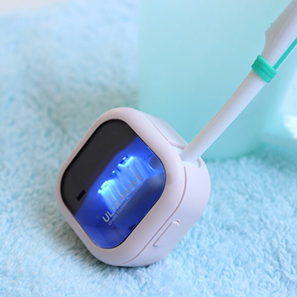 「ヒルナンデス！」で紹介！MEDIK 歯ブラシ除菌ホルダー 充電式 UV-C 4連 歯ブラシ除菌器 シェーバー除菌 髭そり 除菌ケース ULTRA WAVE 紫外線LED 99.9%除菌 小型 軽量 MDK-TS03 PK3のサムネイル