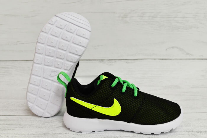 NIKE ROSHERUN（PS/TD) BLACK/VOLT-WHITE-LT GRN SPARK ナイキ ローシラン