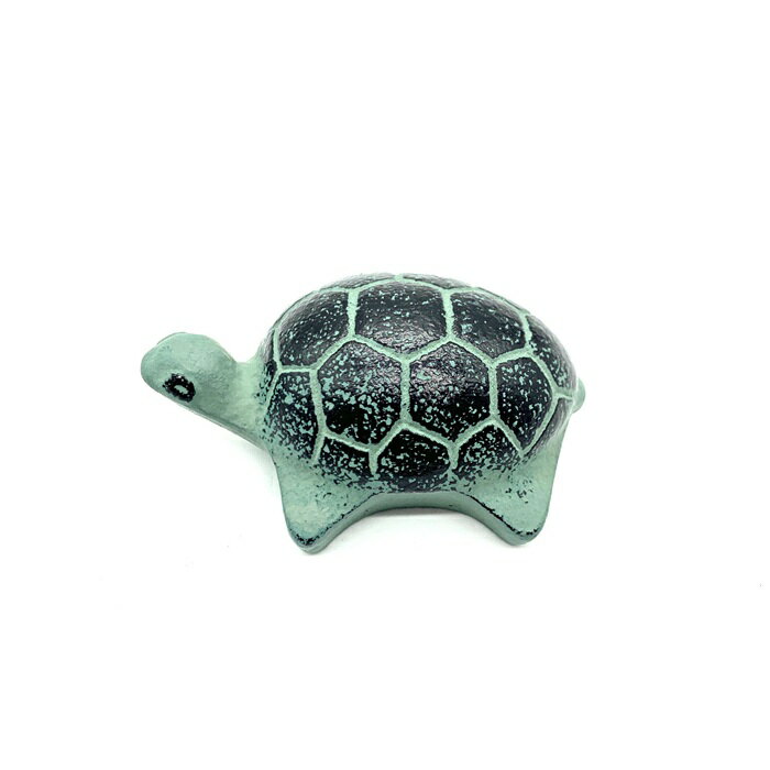 商品情報 サイズ 幅6.5cm×4.5cm×高さ2.5cm 材質 鉄鋳物 重量 約0.18kg 生産国 日本モニターの発色により実際と異なる場合がございます。 写経・半紙・仮名用、机上のペーパーウエイトに最適です。岩鋳の文鎮は、文鎮としての用途は勿論ですが、それ以外にも重量感ある小さなオブジェとして海外に多くのファンがいます。 ディスクの上でなごませてもくれます。