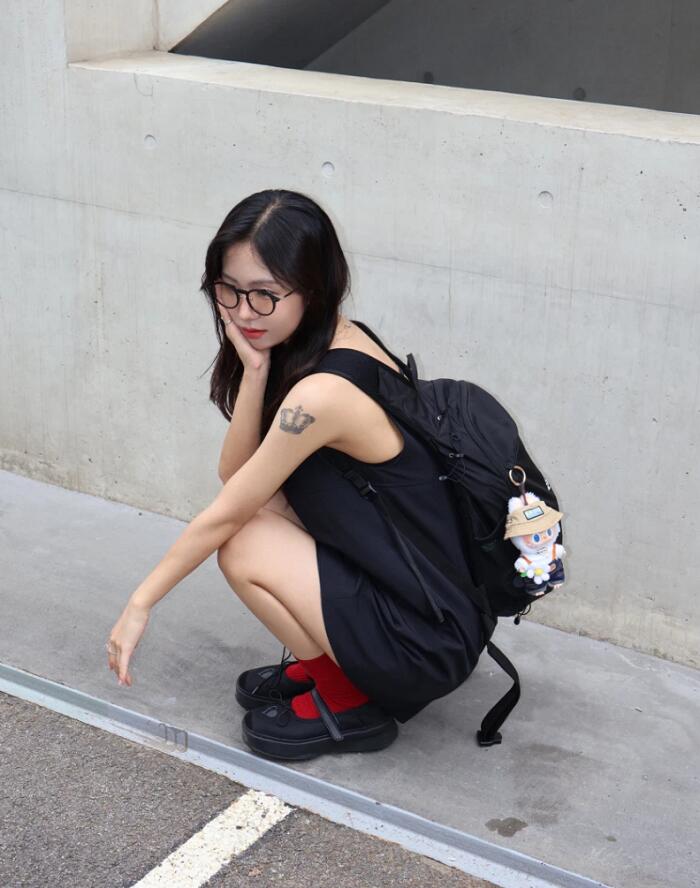 �ڢ������ʢ���Pop Mart Spring Blooming Labubu Series Figure Keyring ��Fall In Wild�ɡʳ����ܥå����˥�֥� �ե��꡼�� �ֺ餯 �ե����奢 �����ۥ���� ����饯�������å� ���ꥳ�쥯����� �͵� ������� ��������