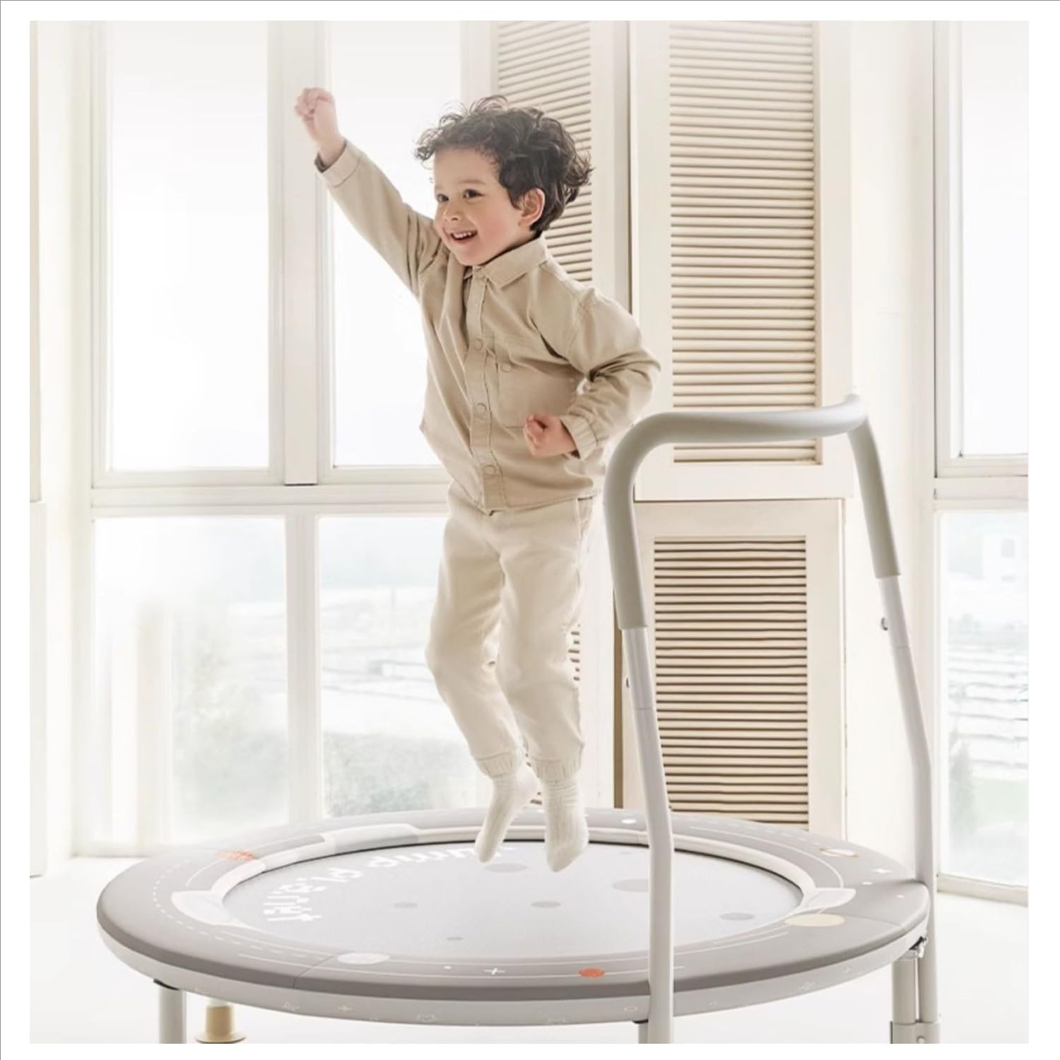 トランポリン 室内 子供子供用のトランポリンの跳び面の直径は 62cm で、s 縁取りと衝撃吸収用のスポン..