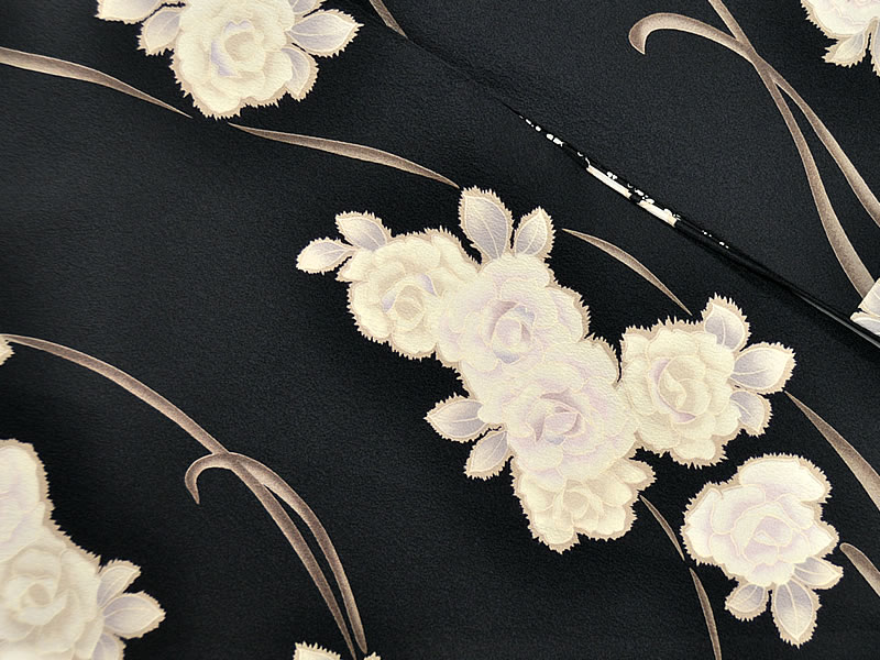 女物　ナカノヒロミチ　仕立上り　小紋 袷着物　Lサイズ　-薔薇/黒地-　[ 0810-560 ]　すぐ着られる 洗える きもの ポリエステル 街着 女性 レディース 小桜 雪輪 八掛 紫 乳白色 茶 お洒落 おしゃれ レトロ モダン hiromichi nakano 東レ シルジェリー ばら 花