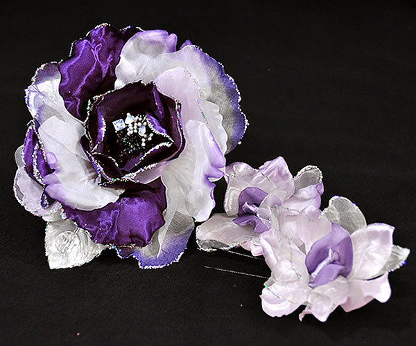 振袖用　髪飾り大小2個セット　-紫系-　　[ 1112-963 ]　ヘアーアクセサリー 着物 きもの ふりそで パーティー 袴 成人式 晴れ着 卒業式 帯飾り 花 洋風 ラメコーム Uピン お洒落 おしゃれ 白 ピンク パープル 女物 女性 レディース パープル