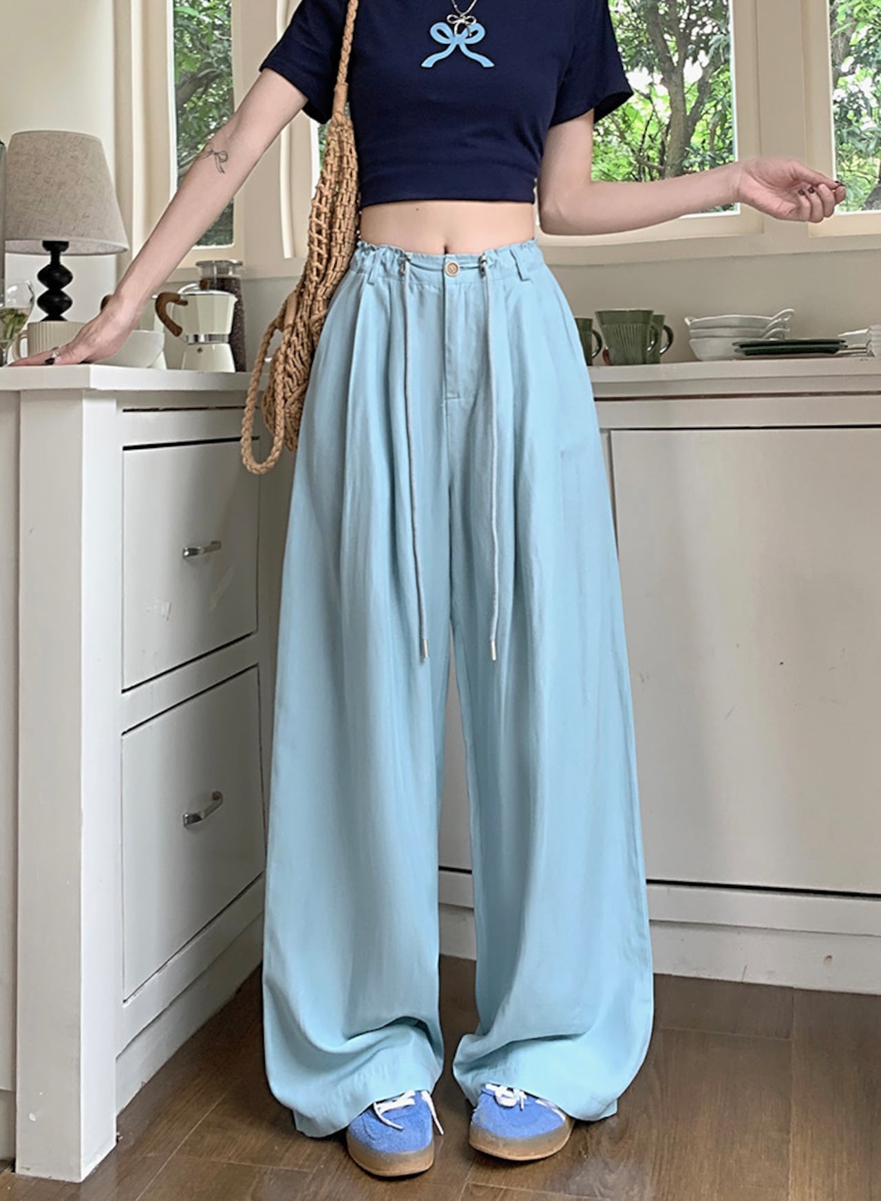 乐天商城 - 春秋パンツ ロング丈 ワイド ストレート ハイウエスト 美脚効果 脚長効果 細見え 夏 水色 黒 おしゃれ かわいい 韓国ファッション レディース お出かけ