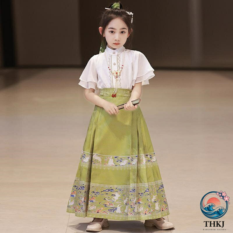 ・カテゴリ: 子供用民族衣装、唐装 ・スタイル: 韓国、唐装 ・柄: アニマル ・要素: セットアップ、田園風、カートゥーン、かわいい ・対象: ガールズ ・素材: ポリエステル95% ・厚み: 普通 ・カラー展開: レッド（馬面裙単品）、ネイビー（馬面裙単品）、グリーン（馬面裙単品）、半袖ボタン付きトップス＋ネックレス、半袖交領トップス＋ネックレス、グリーン馬面裙セット（ボタン付き）、グリーン馬面裙セット（交領） ・サイズ展開: 110cm, 120cm, 130cm, 140cm, 150cm, 160cm ・推奨年齢: 8歳以上、140cm以上・カテゴリ: 子供用民族衣装、唐装 ・スタイル: 韓国、唐装 ・柄: アニマル ・要素: セットアップ、田園風、カートゥーン、かわいい ・対象: ガールズ ・素材: ポリエステル95% ・厚み: 普通 ・カラー展開: レッド（馬面裙単品）、ネイビー（馬面裙単品）、グリーン（馬面裙単品）、半袖ボタン付きトップス＋ネックレス、半袖交領トップス＋ネックレス、グリーン馬面裙セット（ボタン付き）、グリーン馬面裙セット（交領） ・サイズ展開: 110cm, 120cm, 130cm, 140cm, 150cm, 160cm ・推奨年齢: 8歳以上、140cm以上