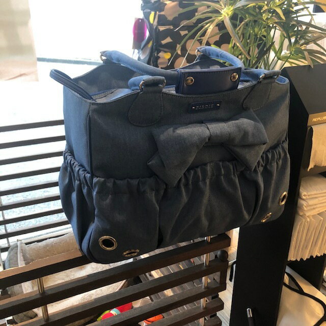 もこもこふわふわがわんちゃんに最高のラグジュアリー空間を提供いたします 軽量キャリーバッグはクラス感のあるエレガントなデザイン M ファープリシラキャリー セレブ 人気ショップ おしゃれな犬用キャリーバッグ高級キャリーバッグ 犬キャリーバッグ