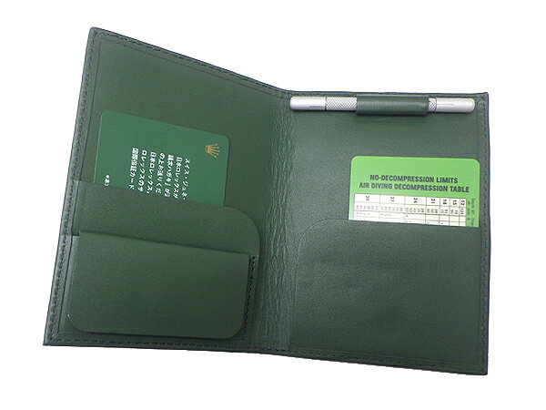 商品情報 ブランド 【ROLEX】ロレックス 商品名 ドライバーセット 程度 中古A品　※下表"程度ランク説明"参照。 サイズ 【実寸】H12×W9cm 付属品 エクステンション用コマ 仕様・状態 内側にスリットポケット2、マジックテープ式小ポケット1、ドライバーホルダー1箇所有り。 全体的に若干の型崩れ、 外側に擦れ、 内側にシワ、ドライバーの押し跡が見られますが、状態の良いお品です。 また、付属のコマに擦れ・小傷が見られます。 ※その他、展示・保存の際に生じたわずかなダメージはご了承ください。 保証規定 バッグ・財布・小物・アクセサリー等には 無償修理補償の適用はございません。 程度ランク説明 ●当店独自の基準となりますのでご確認下さい。 ●商品の状態を正確にお伝えできるよう努めておりますが、多少の差異はご了承ください。また商品についてご不明な点等御座いましたら、事前にお問い合わせ下さい。　