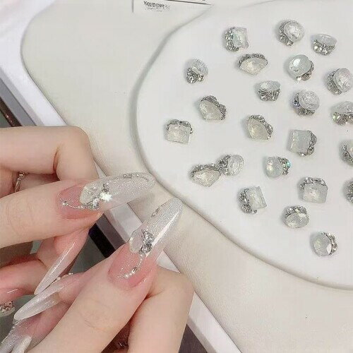 氷の結晶の形状 ダイヤモンド デコパーツ 5D ネイルパーツ クリスマス ネイルアートデコレーション ジェルネイル マニキュア 長持ちし5つのスタイルセット8-10mm