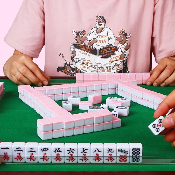 24mm 144タイルマージャンパイ 手打麻雀牌セット 崩れにくい 収納バッグ付き 麻雀マット付き 持ち運び 携帯便利 カードゲーム 旅行用 初