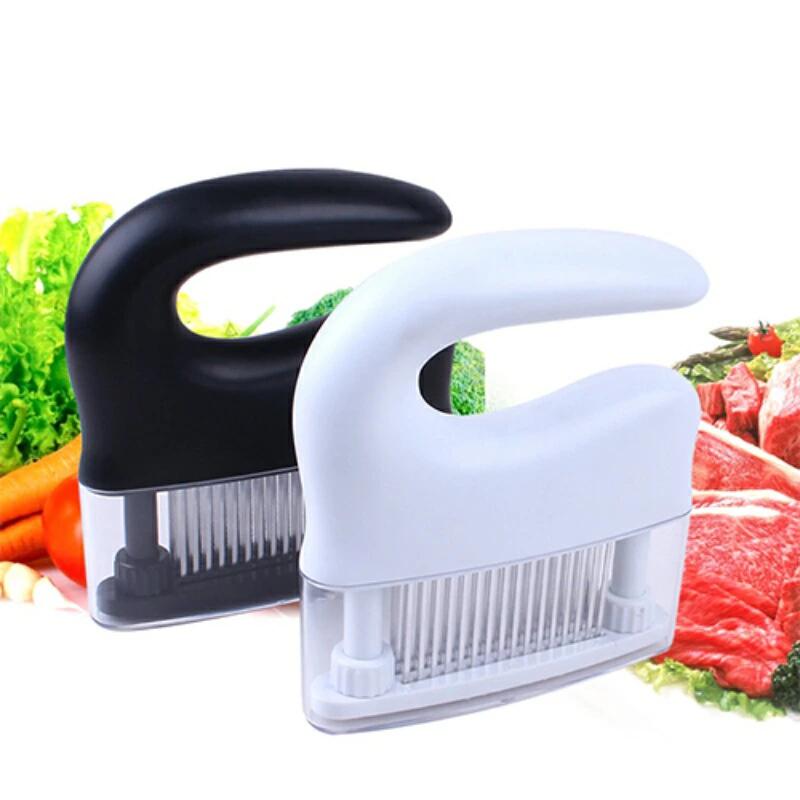 【利用方法簡単】牛肉・豚肉・鶏肉等あらゆる肉に対応しており、押し当てるだけで簡単にお肉を柔らかくしてくれます。（小間切れ肉にも使うことができます） 【安全かつ耐久性】ステンレス鋼+ABS製です。非常に鋭いステンレススチール製の針と高品質のABS樹脂を使用したこのミートテンダライザーは長くお使いいただけます 【調理時間を短くする】筋切り器を使用することで肉の内部も細かく切れているので、調味料などが染み込みやすくなったり、調理時間が短縮します。 柔らかくなるだけではなく、調味料が内部まで浸透しやすくなります。 【お肉をもっと美味しくする】テンダライザーをお使いになると、熱が回りやすい小さな穴を開けることができ、またマリネ液をより深く素早く浸透させることができます。【利用方法簡単】牛肉・豚肉・鶏肉等あらゆる肉に対応しており、押し当てるだけで簡単にお肉を柔らかくしてくれます。（小間切れ肉にも使うことができます） 【安全かつ耐久性】ステンレス鋼+ABS製です。非常に鋭いステンレススチール製の針と高品質のABS樹脂を使用したこのミートテンダライザーは長くお使いいただけます 【調理時間を短くする】筋切り器を使用することで肉の内部も細かく切れているので、調味料などが染み込みやすくなったり、調理時間が短縮します。 柔らかくなるだけではなく、調味料が内部まで浸透しやすくなります。 【お肉をもっと美味しくする】テンダライザーをお使いになると、熱が回りやすい小さな穴を開けることができ、またマリネ液をより深く素早く浸透させることができます。