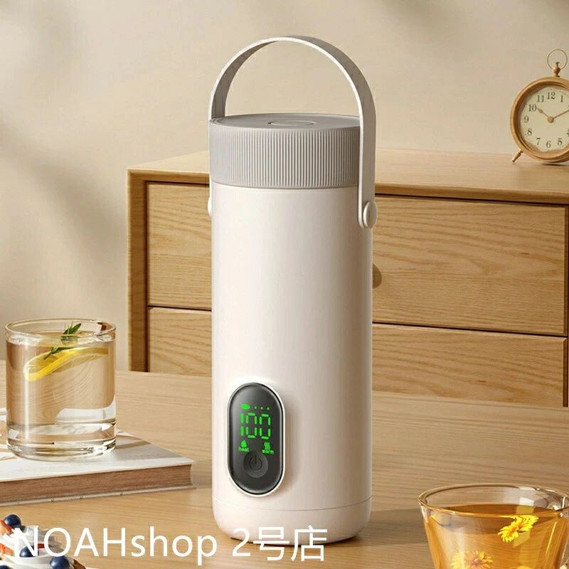 商品仕様 製品名：充電式電気ケトル 容量：400ml 電圧：24V 出力：10A 出力：300w 最大 電池容量：27000mAh サイズ：90*92*240mm 重量：1kg 製品リスト：パッケージボックス|電気ケトル おすすめポイント 【高品質素材&保温】 フードグレードのSUS304ステンレス鋼とベビーグレードのPCでできており、耐久性がありお手入れも簡単です。カバーは、液体のオーバーフローを防ぎ、保温効率を向上させるように設計されています。断電すると、6-8時間保温可能です。 【大容量電池】 27000mAhの大容量電池を内蔵しており、8時間のフル充電後、100℃に設置すれば、2回使えます。80℃に設置すれば、3回使えます。55℃に設置すれば、5回使えます。45℃に設置すれば、6回使えます。 【コンパクトで便利】 軽量でハンドル付きなので、片手で簡単にカップを持ち、スペースを取らずにバッグやスーツケースに入れることができます。容量は400mlで、家族や友人と外出する際に、コーヒー?お茶?ミルク用など、温かな飲み物をいつでも飲むことができ、自動車やトラックの運転でも楽なことになります。 【適用場所】 一時で360°逆さまに漏れることはありません。水が沸騰すると、電気ケトルは自動的に警報を発し、加熱を停止します。インテリジェントな温度制御により、いつでもどこでもカップ内の液体の温度を知ることができます。統合されたデザインはあなたの旅をより安全にします。 *モニター発色の具合により実際と異なる場合があります。 ご注意 産地：Made in CHINA 発送について 土日祝日は休業日とさせて頂いております。 弊店は発送時間の指定を承っておりませんので、ご了承ください。