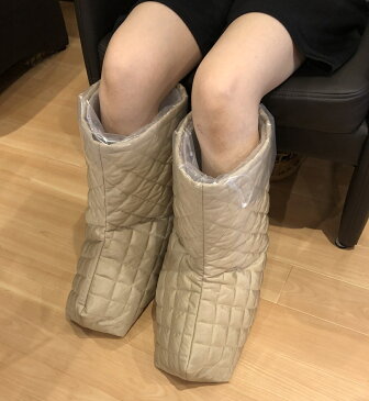 足湯長靴 温ぽんONPON ベージュ ふくらはぎまで温める 足湯 フットバス 足温器 お湯が冷めにくい 折りたたみできる 軽量な携帯型 フットケア 足 疲れ 癒し リラックス 冷え性 冷え症対策 むくみ改善 足元ぽかぽか 撥水性キルティング