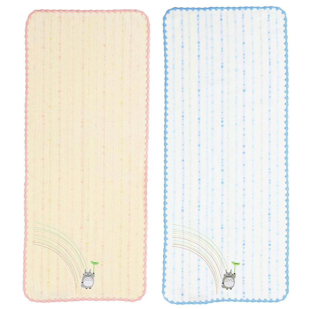 トトロと虹の組み合わせが鮮やかで可愛い！お肌に優しいオーガニックコットンフェイスタオル スタジオジブリの人気作品「となりのトトロ」から、素材と仕様にこだわり抜いた高品質なタオルが登場。 人やお肌、地球にも優しいオーガニックコットンを100％使用。繊維に撚りをかけない「無撚糸」と「スチームシャーリング加工」を組み合わせることで、思わず触れたくなるような、ふんわりと柔らかく極上の肌触りを実現しました。立体的なアップリケ刺繍や、端の可愛いシェルメロー仕様など、細部までトトロの世界観を贅沢に表現。さらに繊維上の細菌の繁殖を抑制する「抗菌防臭加工」付きで毎日清潔に使えます。 【仕様】 ■JAN：4992272448399（オレンジ：1005063700）/ 4992272437249（ブルー：1005062700） ■サイズ：約34×80cm ■素材：本体/綿100％、アップリケ刺繍部分/ポリエステル100％ ■仕様：アップリケ刺繍、無撚糸、スチームシャーリング、シェルメロー、オーガニックコットン、抗菌防臭加工 ■メーカー：丸眞