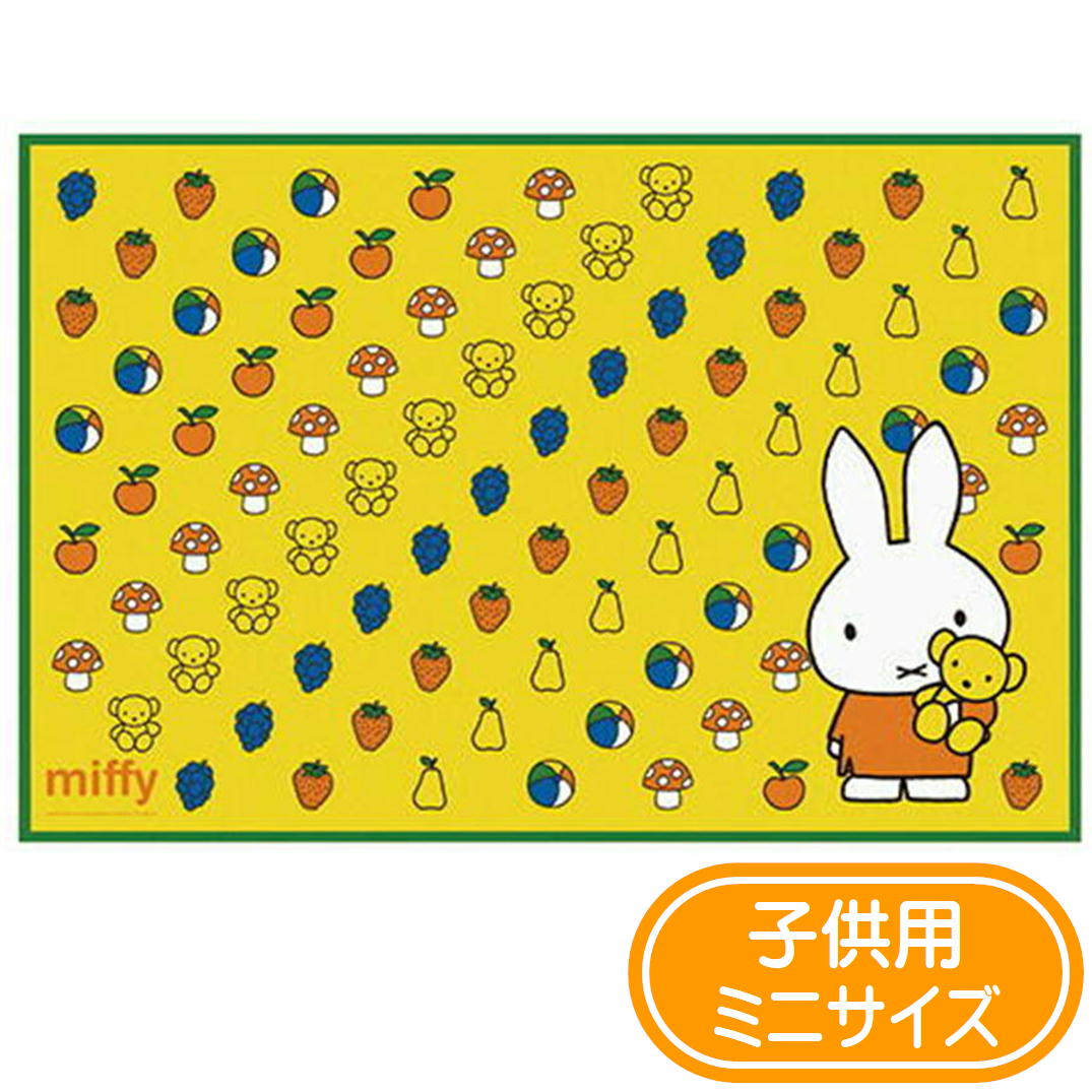 大人気キャラクター「ミッフィー」デザインの、お子様にぴったりなSサイズのレジャーシートです。 【商品の特長】 ●子ども用に最適なSサイズ：60×90cmのミニサイズで、幼稚園や保育園、小学校の遠足、ピクニックにちょうどいい大きさです。 ●コンパクトに折りたためる：薄型で軽量なので、小さなお子様でも自分で簡単に折りたたむことができ、通園・通学リュックにもすっぽり収まります。 ●お手入れ簡単：ポリエチレン素材を使用しているため、汚れてもサッと水拭きするだけで簡単にお手入れが可能です。 ●安心の日本製：お子様が毎日使うものだからこそ、品質にこだわった安心の国内製造です。 【仕様】 ●型番：VS1 ●JAN：4973307255724 ●サイズ：約60×90cm ●材質：ポリエチレン（耐熱温度40度） ●生産国：日本 ※直火や高温になる場所の近く、鋭利な物の近くでのご使用はお控えください。