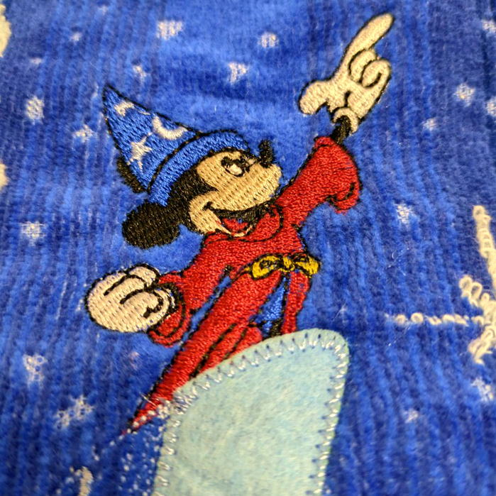 ashop03のフェイスタオル ファンタジア ミッキーマウス 魔法のうず 丸眞 ディズニー グッズ キャラクター アップリケ 刺繍 34×80cm ロングタオル｜アングル3