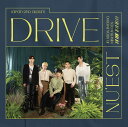 DRIVE 構成: CD 言語: 日本語 発売元: ソニーミュージック 発売国: JAPAN 発売日: 2020年10月7日 [商品案内] NU'EST、約5年振りとなる日本オリジナルアルバムが発売！ 『DRIVE』は、日本オリジナルの新曲"DRIVE(Japanese Ver.)"と韓国で大きな反響を呼んだバラード"A Song For You (Japanese Ver.)"が新録される他、韓国のアルバム2作『The Table』『The Nocturne』の全楽曲を含む計14曲が収録。 タイトル曲"DRIVE (Japanese Ver.)"は、タイトル通りドライブをテーマに気品のある大人の雰囲気とハイウェイを駆け上がる疾走感が融合した心地の良いミディアムナンバー。作曲は、SEVENTEENなど数々のヒット作を生んできたプロデューサーBUMZUと、NU'ESTメンバー自らが制作。成長を続けて来たNU'ESTの真骨頂ともいえる作品に仕上がっている。 また、NU’ESTデビュー7周年に発売され、その真心の詰まった歌詞に大きな感動を呼んだバラード「A Song For You」のJapanese Ver.も新録。 [収録曲] CD 01.DRIVE（Japanese Ver.) 02.A Song For You（Japanese Ver.) 03.Call me back 04.LOVE ME 05.ONE TWO THREE 06.Trust me 07.Stay up all night 08.If we 09.Moon Dance 10.I’m in Trouble 11.Firework 12.Back To Me 13.Must 14.Shooting star　