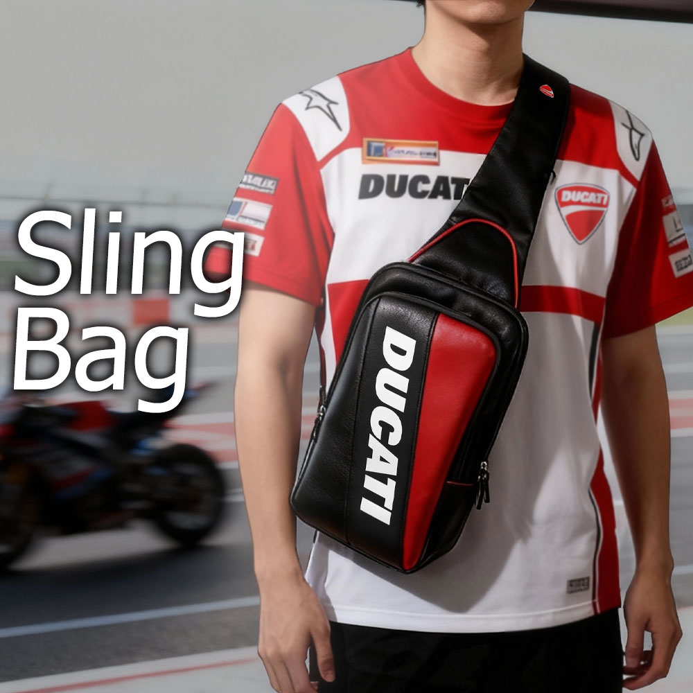 【商品説明】 イタリアの名門バイクブランド「DUCATI（ドゥカティ）」公式ライセンスのスリングバッグです。 黒×赤のダイナミックな切替と縦型DUCATIロゴが、胸元や背中で力強いアクセントに。バッグを下ろさず胸元へ回し、スマートフォンや財布、鍵などを素早く取り出せます。 身体にフィットするコンパクト設計ながら、約7cmのマチを確保。長財布や500mlペットボトル、モバイルバッテリーなど、外出時の必携品をすっきり収納できます。ナイロンとポリエステルにポリウレタンを組み合わせ、タフさと上質感を両立しました。 ■主な特長 ・DUCATI公式ライセンス商品 ・前へ回して荷物を取り出しやすいワンショルダー仕様 ・約7cmのマチを備えた実用的な収納力 ・黒×赤のレーシーな切替デザイン ・ツーリング、街歩き、旅行のサブバッグにおすすめ カラー：ブラック 素材：ナイロン、ポリエステル、亜鉛メッキ、ポリウレタン メーカー型番：DU-SB-MS/D1-BK JAN：4526397135652 カラーブラック 素材ナイロン、ポリエステル、亜鉛メッキ、ポリウレタン 関連キーワード： 4526397135652 DU-SB-MS/D1-BK DUCATI ドゥカティ ドカティ 公式 公式ライセンス 正規ライセンス スリングバッグ ボディバッグ ボディーバッグ クロスボディバッグ ワンショルダーバッグ ワンショルダー 斜めがけバッグ 斜め掛け 肩掛け ショルダーバッグ メンズバッグ 男性用 レディース 女性用 男女兼用 ユニセックス 軽量 コンパクト 収納 収納力 マチ付き 小物入れ スマホ収納 財布収納 ペットボトル収納 モバイルバッテリー収納 ブラック 黒 レッド 赤 バイク オートバイ ライダー ライディング ツーリング モータースポーツ レーシング アウトドア 旅行 トラベル サブバッグ タウンユース【商品説明】 イタリアの名門バイクブランド「DUCATI（ドゥカティ）」公式ライセンスのスリングバッグです。 黒×赤のダイナミックな切替と縦型DUCATIロゴが、胸元や背中で力強いアクセントに。バッグを下ろさず胸元へ回し、スマートフォンや財布、鍵などを素早く取り出せます。 身体にフィットするコンパクト設計ながら、約7cmのマチを確保。長財布や500mlペットボトル、モバイルバッテリーなど、外出時の必携品をすっきり収納できます。ナイロンとポリエステルにポリウレタンを組み合わせ、タフさと上質感を両立しました。 ■主な特長 ・DUCATI公式ライセンス商品 ・前へ回して荷物を取り出しやすいワンショルダー仕様 ・約7cmのマチを備えた実用的な収納力 ・黒×赤のレーシーな切替デザイン ・ツーリング、街歩き、旅行のサブバッグにおすすめ カラー：ブラック 素材：ナイロン、ポリエステル、亜鉛メッキ、ポリウレタン メーカー型番：DU-SB-MS/D1-BK JAN：4526397135652 カラーブラック 素材ナイロン、ポリエステル、亜鉛メッキ、ポリウレタン 注意事項はこちら