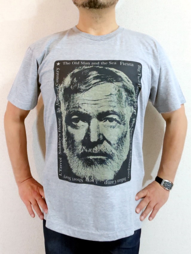 Hemingway ヘミングウェイTシャツ【サイズ：S 、M 、L 、XL 、2XL】【3980円以上で】送料無料　小説家のTシャツ　大きいサイズ　文豪Tシャツ　アメリカ作家　パパ・ヘミングウェイ　アーネスト・ヘミングウェイのTシャツ　ビッグサイズ　ラッピング無料