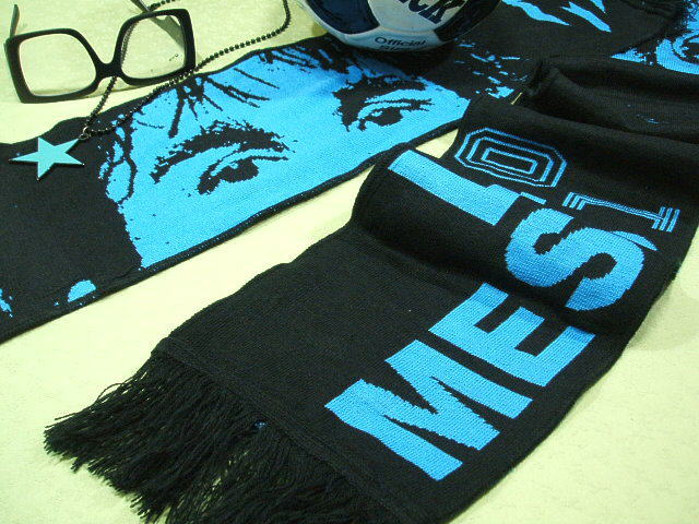 メッシのフットボールマフラー【大きさ＝17×120cm】【3980円以上で】送料無料　サッカー　アルゼンチン　メッシ　リオネル・メッシ　フットボールマフラー　バロンドール　サッカー観戦　メッシマフラー　無料ラッピングのサムネイル