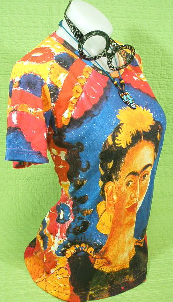 フリーダ・カーロTシャツ送料無料　Tシャツ　レディス　半袖　プリントTシャツ　メキシコ　画家　フリーダカーロのTシャツ　女流画家　フリーダTシャツ　究極のラテン女　プレゼントラッピング無料