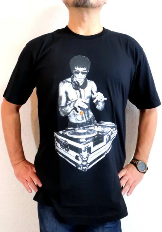 Bruce lee 李小龍★DJブルース・リーTシャツ【サイズ：XM（大きめM）】【3980円以上送料無料】Tシャツ　メンズ　半袖　DJ Tシャツ　ブルース・リーのTシャツ　キングサイズ　李小龍のTシャツ　Bruce lee Tshirt　ラッピング無料