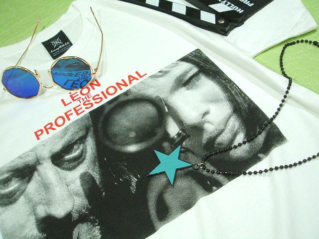 LEON 映画レオンTシャツ【サイズ：M 】【3980円以上で】送料無料　メンズ　Tシャツ　半袖　名画名優　映画レオンTシャツ　ジャンレノTシャツ　ナタリーポートマンTシャツ　リックベッソン監督　LEON Tshirt　ラッピング無料サービスのサムネイル