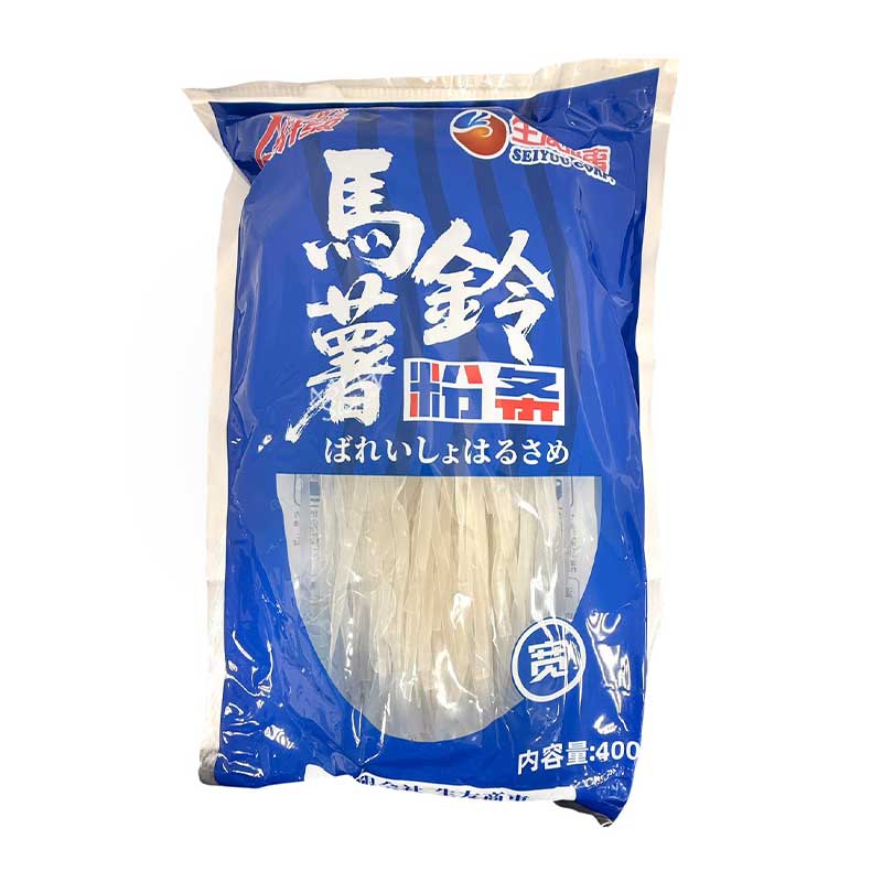 サラダ、炒め料理、野菜煮込み、火鍋（麻辣湯）、スープで広くご利用できます。 食べる前にお湯に20分浸し、5分ほど煮込めば召し上がれます。 【商品名】ジャガイモ春雨（ばれいしょ春雨）（平口）／生友馬鈴薯粉条（寛） 【原材料】馬鈴薯でん粉 【内容量】400g 【原産国】中国 【賞味期限】商品画像記載の賞味期限と現物は異なる場合がございます ※予告なくパッケージデザインが変更される場合があります