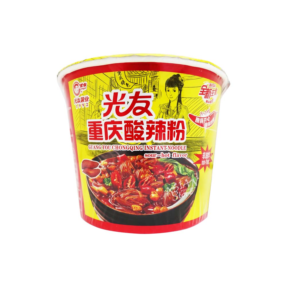 【商品名】光友即席春雨重慶サンラー味90g（カップ）/光友重慶酸辣粉90g（碗） 【原材料】調味料：植物油、砂糖、食塩、香辛料、ゴマ、生姜、ネギ、唐辛子、大豆、グルタミン酸、酢　春雨：さといも澱粉、トウモロコシ澱粉、タピオカ澱粉 【内容量】90g 【原産国】中国 【賞味期限】商品画像記載の賞味期限と現物は異なる場合がございます。 ※予告なくパッケージデザインが変更される場合があります。