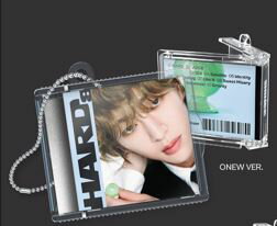 パソコンのモニター発色によって、商品の色が異なって見える場合がございます。＜仕様＞ - COVER : 4種類 - KEYRING BALL CHAIN : 1種類 - Music NFC CD : 1種類 - PHOTO CARD : 4種類のうちランダム1種類封入(バージョン別イメージ同一) ※ アウトボックスは商品を保護するための衝撃防止剤です。製作及び配送中に破損(押されて形が変わる、破れる、傷がつく、摩擦跡など)や変色及び汚染がある場合があります。 これは交換及び返品の理由にはなりません。