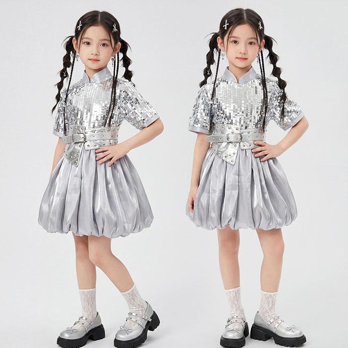 Rakuten - キッズ ワンピース スパンコール キラキラ チアダンス ロボット風 発表会 子ども ステージ衣装 半袖 ボリューム感 ジャズダンス衣装 文化祭 学園祭 舞台 jazz 演出服 女の子 ヒップホップ 韓国子供 合唱団体服 コスチューム チアガール 衣装 ジュニア 体育祭 おしゃれ 可愛い
