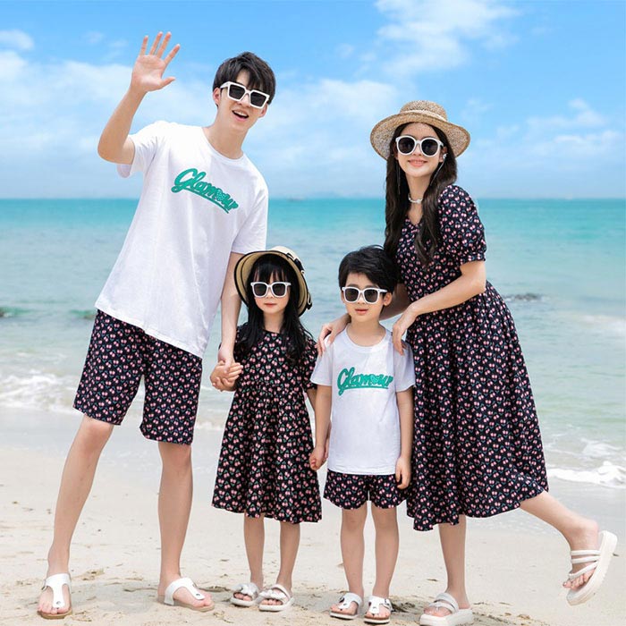 Rakuten - 親子 お揃い リンクコーデ ママ パパ キッズ 半袖 ワンピース 花柄 総柄 半袖tシャツ ショートパンツ 家族ペア リゾート 親子コーデ 親子 ペアルック ボヘミアン風 家族お揃い 親子ペア レディース メンズ 女の子 男の子 夏 海 旅行 子供服 ビーチ 沖縄 記念撮影 おしゃれ